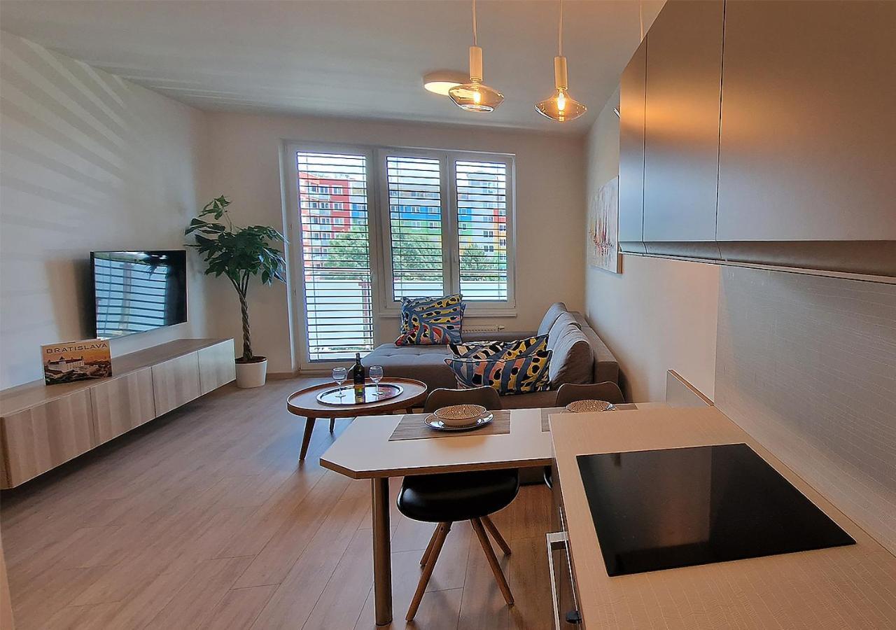 New Cozy 2 Room Pink Apartment Bratislava 059 Exterior photo